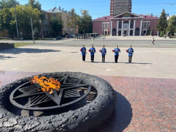 В Перми волонтеры Победы возложили цветы в память о героях Курской битвы