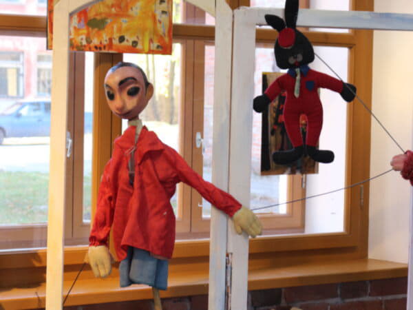 «Сбежавшие куклы вернулись». Выставка Веры Лапшиной