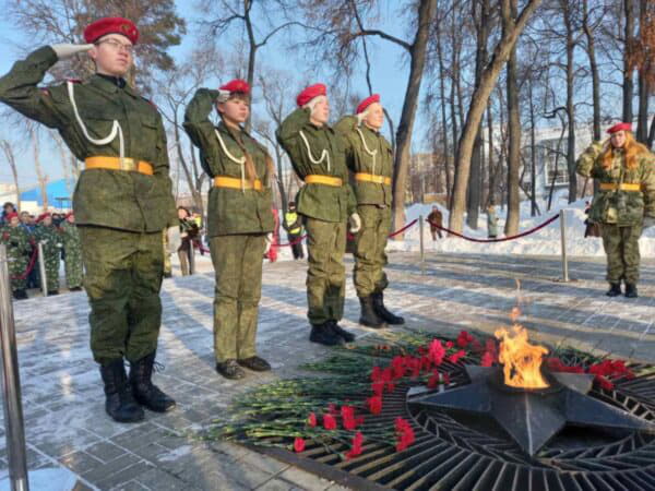 В память об участниках Сталинградской битвы в Перми возложили цветы
