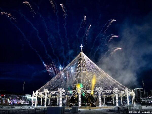 В Перми зажглись огни главной новогодней ели на эспланаде