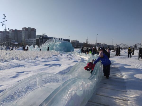Ледовый городок «Лукоморье» посетили около 450 тысяч гостей