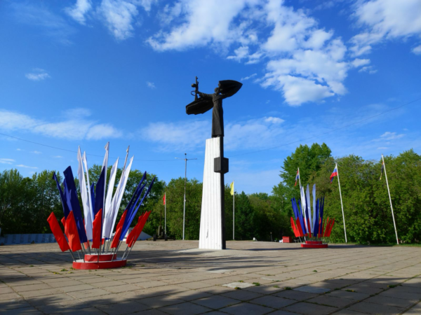 Пермь оформляют ко Дню России и города